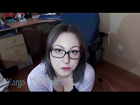 ❤️ Kynþokkafull stelpa með gleraugu sýgur dildó djúpt á myndavélinni ❤ Klám á is.wassell.ru ❤