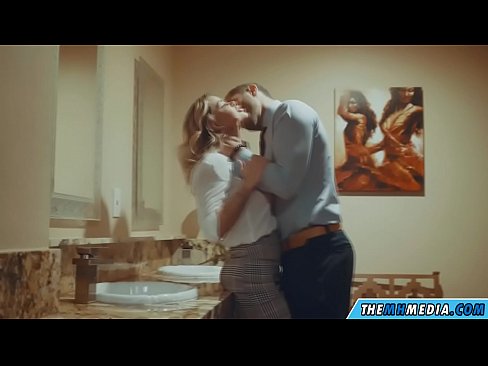 ❤️ Þegar busty ljóska tælir þig á almenningssalerni ❤ Klám á is.wassell.ru ❤